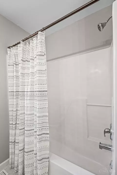 Bath - 3138 Ebenezer Rd, Cincinnati, OH 45248 photo 3 of 6