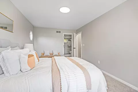 Bedroom - 3138 Ebenezer Rd, Cincinnati, OH 45248 photo 7 of 7