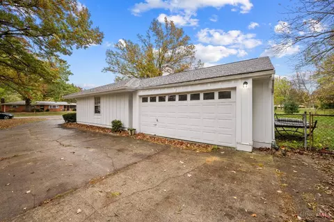 Exterior - 9821 Lorelei Dr, Cincinnati, OH 45231 photo 10 of 11