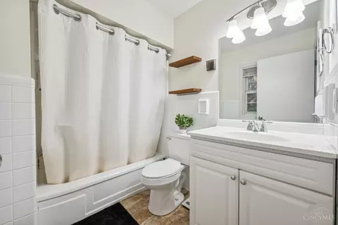 Bath - 9821 Lorelei Dr, Cincinnati, OH 45231 photo 2 of 2