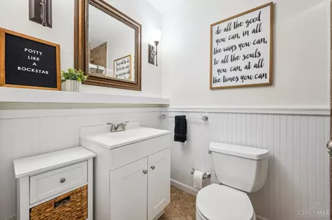 Bath - 9821 Lorelei Dr, Cincinnati, OH 45231 photo 1 of 2