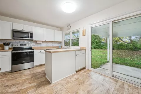 Kitchen - 9821 Lorelei Dr, Cincinnati, OH 45231 photo 1 of 5