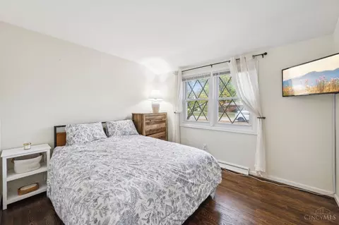 Bedroom - 9821 Lorelei Dr, Cincinnati, OH 45231 photo 4 of 5
