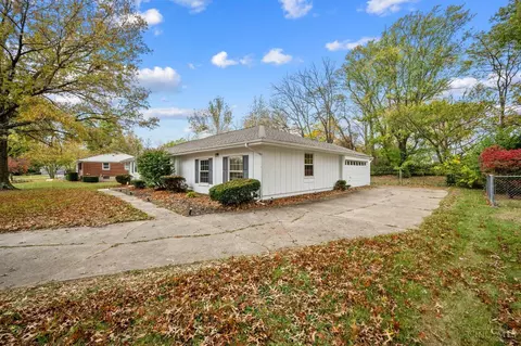 Exterior - 9821 Lorelei Dr, Cincinnati, OH 45231 photo 2 of 11