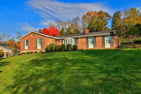 1019 Grandin Ridge Dr, Cincinnati, OH 45208