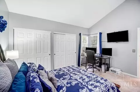 Bedroom - 5677 Regimental Pl, Cincinnati, OH 45239 photo 2 of 7