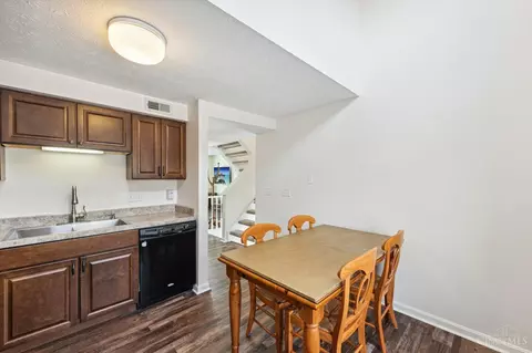 Dining - 7880 Hackney Cir, Maineville, OH 45039 photo 2 of 3