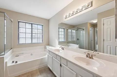 Bath - 7880 Hackney Cir, Maineville, OH 45039 photo 2 of 5