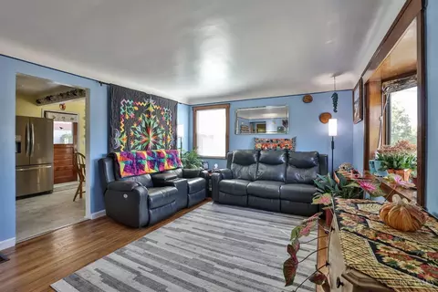 Living - 731 Benson St, Reading, OH 45215 photo 3 of 3