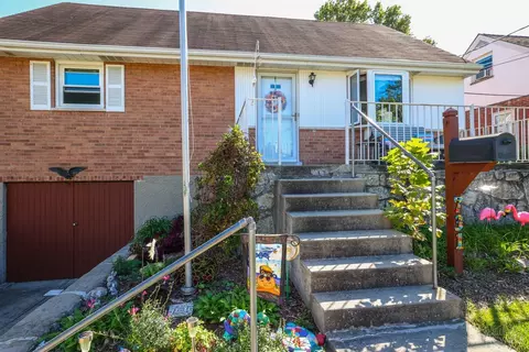 Exterior - 731 Benson St, Reading, OH 45215 photo 2 of 9