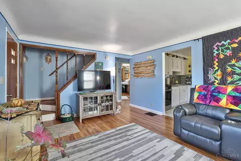 Living - 731 Benson St, Reading, OH 45215 photo 2 of 3