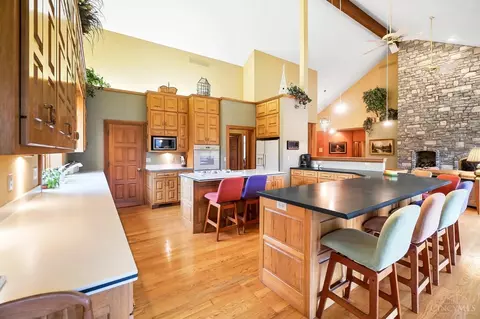 Kitchen - 2686 Devils Backbone Rd, Cincinnati, OH 45233 photo 2 of 3