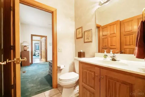Bath - 2686 Devils Backbone Rd, Cincinnati, OH 45233 photo 6 of 10