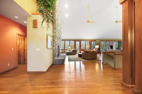 Entry Way - 2686 Devils Backbone Rd, Cincinnati, OH 45233 photo 3 of 5