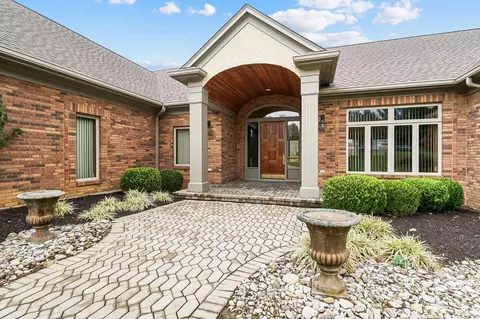 Exterior - 2686 Devils Backbone Rd, Cincinnati, OH 45233 photo 3 of 18