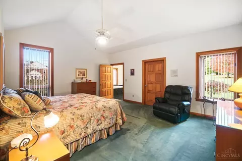 Bedroom - 2686 Devils Backbone Rd, Cincinnati, OH 45233 photo 2 of 5
