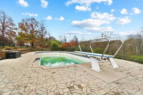 Exterior - 2686 Devils Backbone Rd, Cincinnati, OH 45233 photo 12 of 18