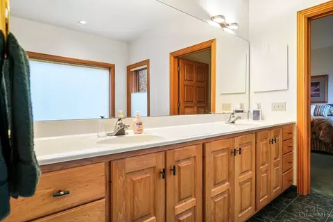 Bath - 2686 Devils Backbone Rd, Cincinnati, OH 45233 photo 2 of 10