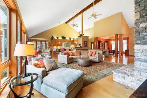 Living - 2686 Devils Backbone Rd, Cincinnati, OH 45233 photo 4 of 5
