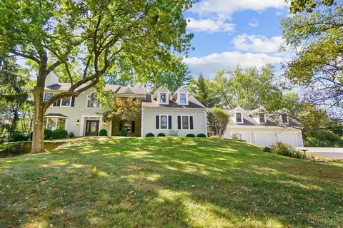 8953 Kemper Rd, Montgomery, OH 45249