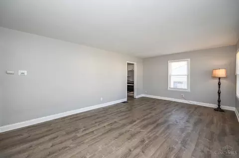 Living - 1059 Elda Ln, Cincinnati, OH 45224 photo 1 of 3