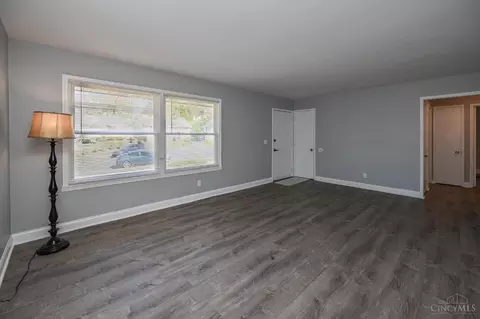 Living - 1059 Elda Ln, Cincinnati, OH 45224 photo 3 of 3