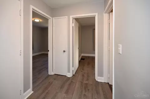 Entry Way - 1059 Elda Ln, Cincinnati, OH 45224 photo 1 of 2