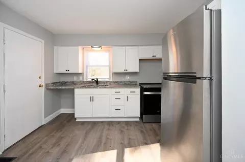 Kitchen - 1059 Elda Ln, Cincinnati, OH 45224 photo 3 of 4