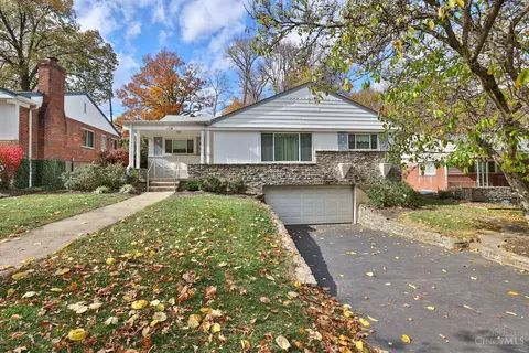 6507 Cliff Ridge Ln, Cincinnati, OH 45213