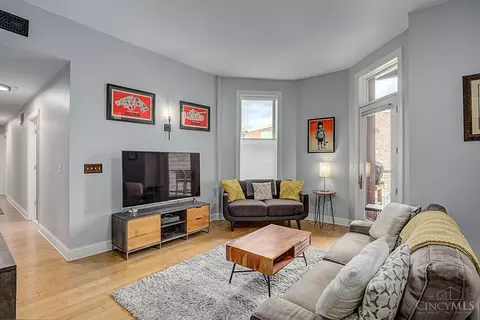 Living - 1326 Vine St #E, Cincinnati, OH 45202 photo 2 of 3