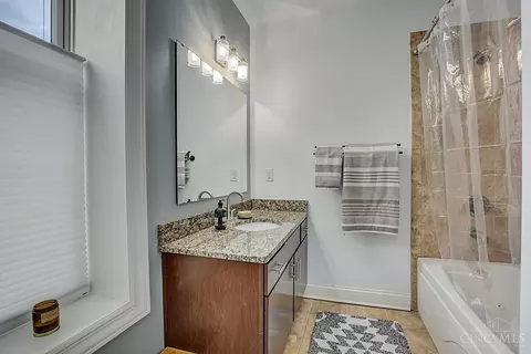 Bath - 1326 Vine St #E, Cincinnati, OH 45202 photo 1 of 1