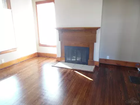 Living - 191 Progress Ave, Hamilton, OH 45013 photo 3 of 6