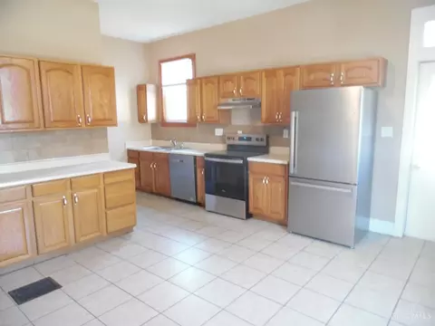Kitchen - 191 Progress Ave, Hamilton, OH 45013 photo 2 of 4