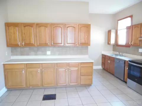 Kitchen - 191 Progress Ave, Hamilton, OH 45013 photo 4 of 4
