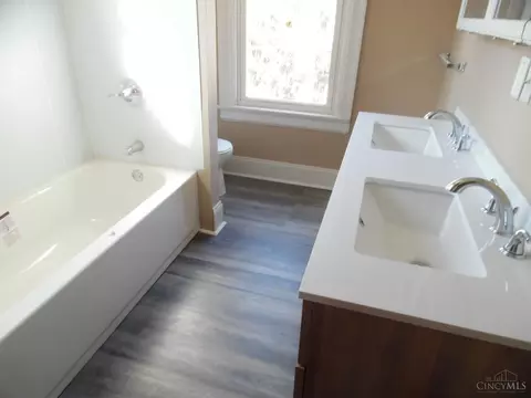 Bath - 191 Progress Ave, Hamilton, OH 45013 photo 3 of 6