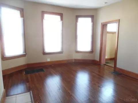 Living - 191 Progress Ave, Hamilton, OH 45013 photo 6 of 6