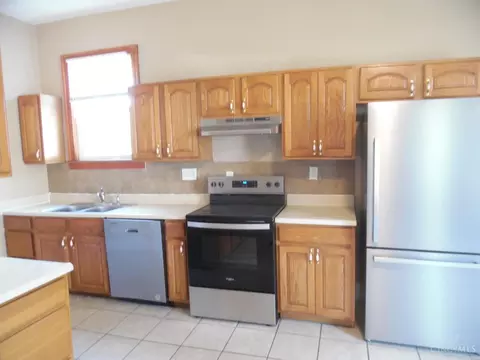 Kitchen - 191 Progress Ave, Hamilton, OH 45013 photo 3 of 4
