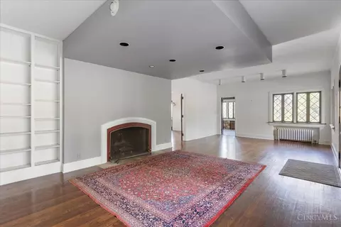 Living - 187 Greendale Ave, Cincinnati, OH 45220 photo 2 of 6