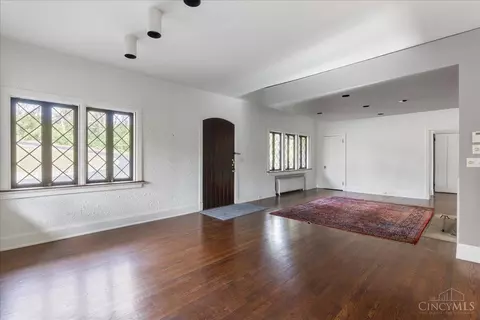 Living - 187 Greendale Ave, Cincinnati, OH 45220 photo 3 of 6