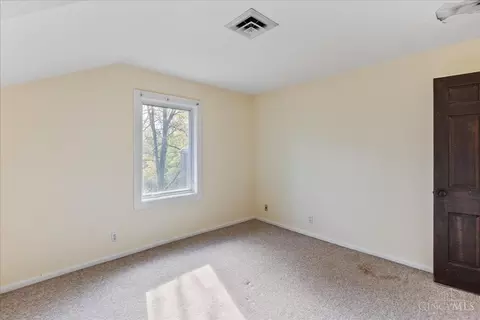 Bedroom - 187 Greendale Ave, Cincinnati, OH 45220 photo 6 of 12