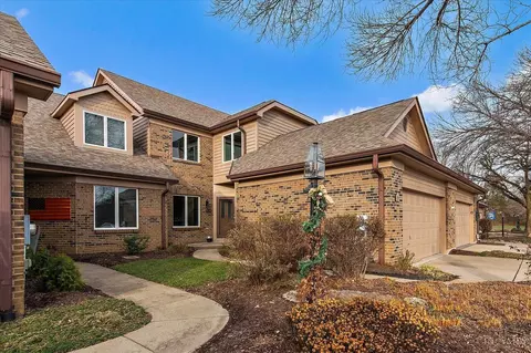 135 Pond Run Cir, Hamilton, OH 45013