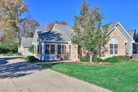 302 St Andrews Cir, Milford, OH 45150
