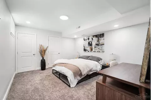 Bedroom - 1656 Jonathan Ave, Cincinnati, OH 45207 photo 6 of 8