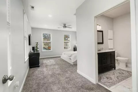 Entry Way - 1656 Jonathan Ave, Cincinnati, OH 45207 photo 5 of 6