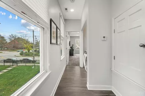 Entry Way - 1656 Jonathan Ave, Cincinnati, OH 45207 photo 4 of 6