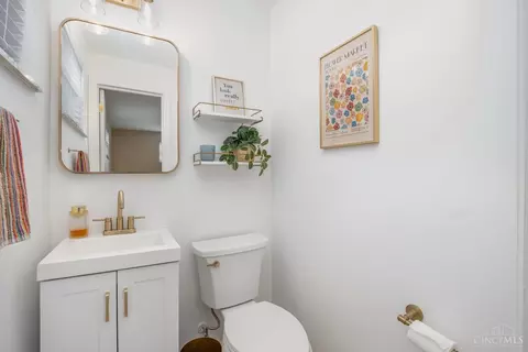 Bath - 668 Wilfert Dr, Cincinnati, OH 45245 photo 1 of 2