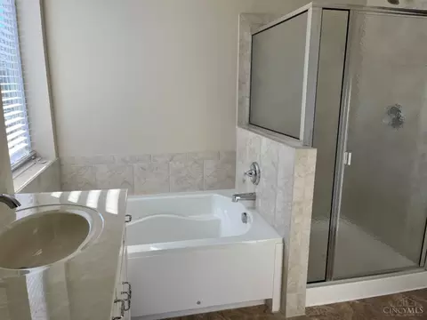 Bath - 988 Misty Stream Dr, Cincinnati, OH 45231 photo 2 of 3