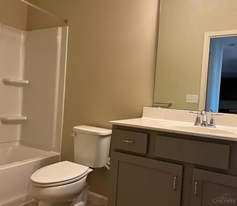 Bath - 988 Misty Stream Dr, Cincinnati, OH 45231 photo 3 of 3