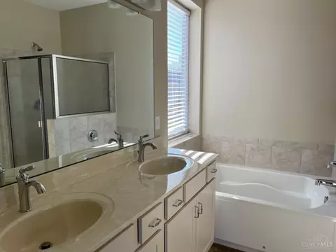 Bath - 988 Misty Stream Dr, Cincinnati, OH 45231 photo 1 of 3