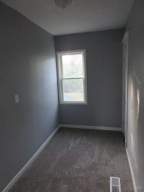 Entry Way - 1519 Beech Ave, Cincinnati, OH 45205 photo 2 of 6